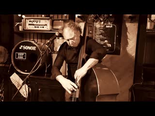 Marcus bona trio live in papin garage bar blue bossa (bass improv)