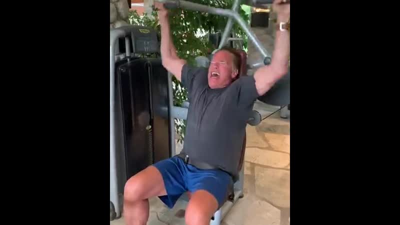 Арни занимается