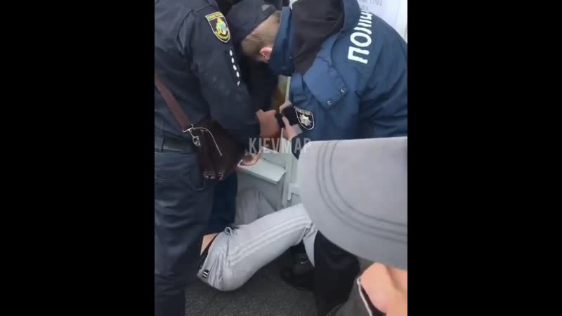 Повязали за нарушение порядка на карантине, не соблюдал дистанцию в очереди на завозе в секенд