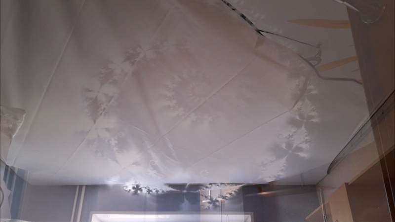 Белый матовый натяжной потолок