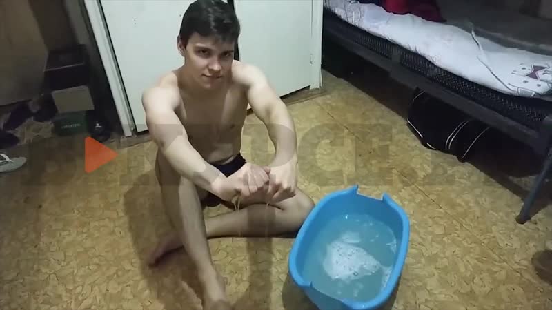 Студенты пермского университета поздравили одногруппниц с 8 марта