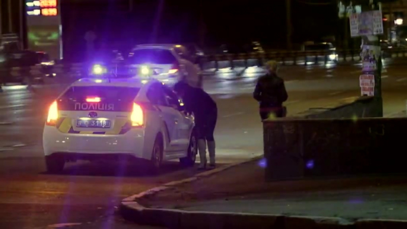 Київські поліцейські заблукали і питали дорогу у повій