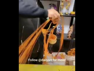 Красивая скульптура бонсая