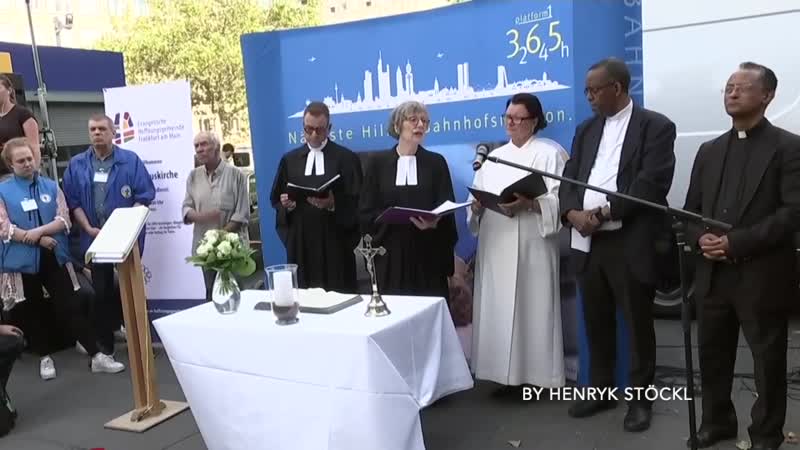 Auf der gedenkveranstaltung in frankfurt für den getöteten jungen (†8), ruft pastorin jutta jekel zu mitgefühl mit dem täter auf