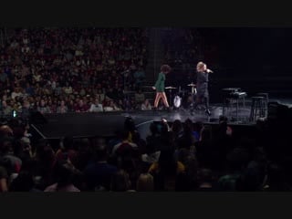 2 minute + a glass of wine on tour live from fresno, ca