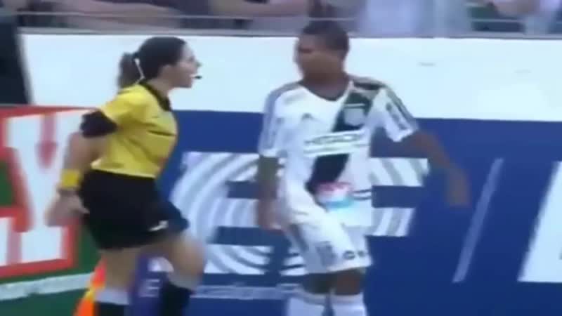 Самая жесткая женщина судья в футболе