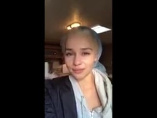 Emilia deixa um recado para susan calman