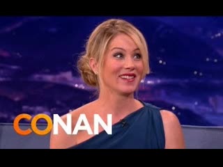 Christina applegate chez conan le 19 décembre 2013