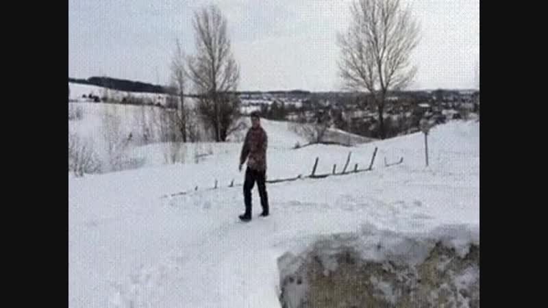 Ямка у тропинки