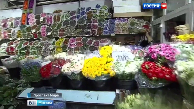 На столичных цветочных рынках предпраздничное столпотворение