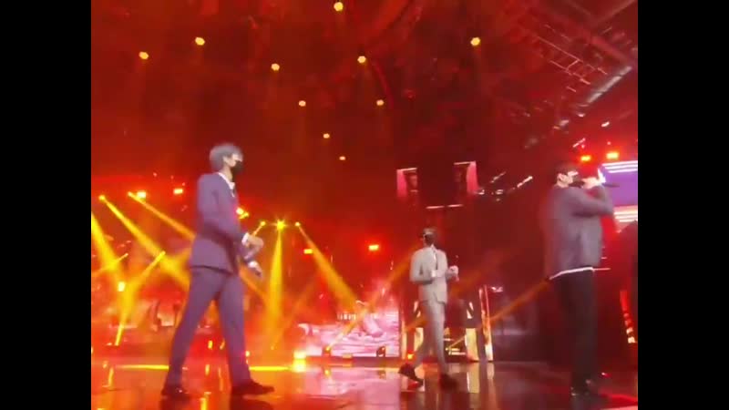 Yoongi rapping in the on encore stage