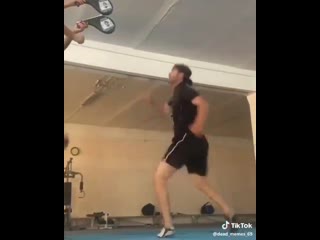 Крутит вертухи