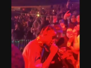 Travis scott going into the crowd to perform “sicko mode” is awesome