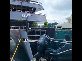 Agent 07' yatch