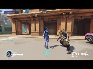 Widowmaker and hanzo being synchronised while doing their dance emote