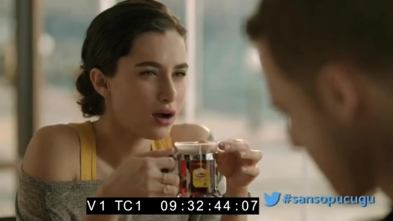 Hande doğandemir ve kerem bürsin lipton şans öpücüğü kamera arkası 2