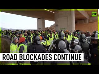 Spanish farmers block major highway in requena