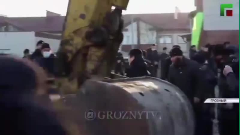 Новую гигантскую мечеть в грозном по многочисленным просьбам жителей чечни решено назвать именем рамзана кадырова