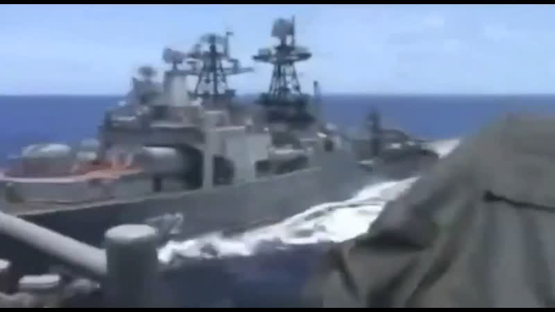 В восточно китайском море произошло опасное сближение американского крейсера