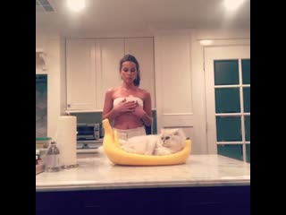 Katebeckinsale with lovely cat
