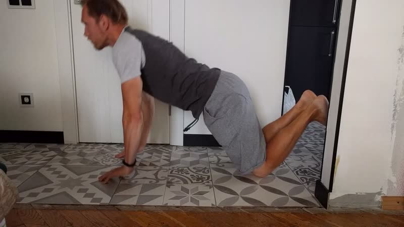 Взрывные отжимания с колен (explosive knee push ups)