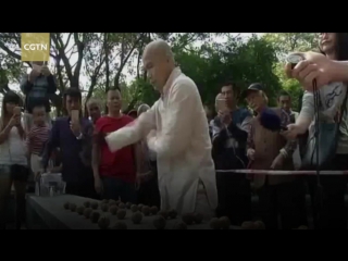 New world record for smashing walnuts with bare hands set in china