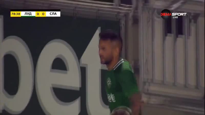 Игрок «лудогорца» побежал на трибуну к жене отмечать гол
