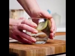 Легкий и быстрый способ очистить фрукты и овощи!