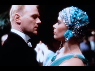 Кәрі семіз әйелдер порносын қараңыз Жігіт джинсы шалбарды жұлқылап жатыр