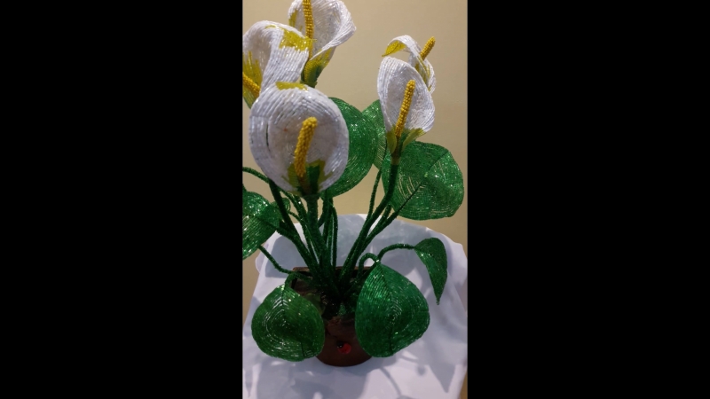 Каллы из бисера в кашпо