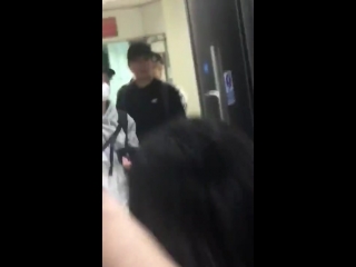 [180616] monsta x fancam @ heathrow airport