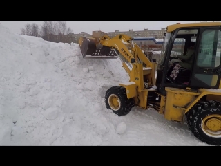 Мурманск зимний 2018 катя рассекает на погрузчике