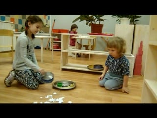 Тая показывает презентацию раде