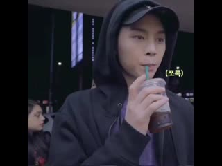 Жека бох мнет сосет