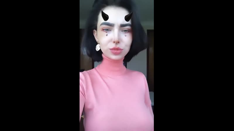 Шлюшка юля реш палит просвет сосков с пирсингом / твои блогерши