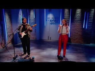 S01e37 dame kelly holmes and dick & dom, plus there’s live music from american songstress kat cunning