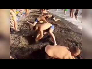 Видео для поклонников внутреннего туризма nnдобро пожаловать на сочинский пляж! (360p) mp4