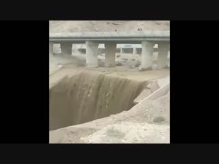 Внезапное наводнение в иордании flash flood in jordan