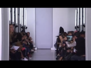 Alexandra karpova for yang li at paris fashion week s/s 2016