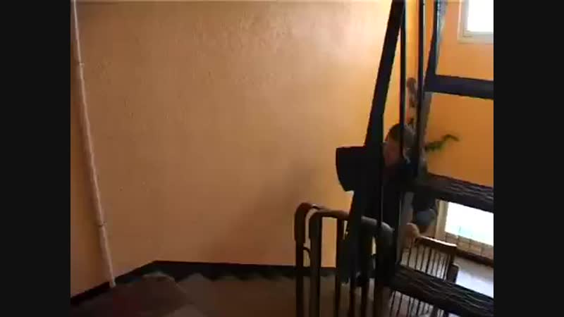 Рима с прыщавым сынком в коридоре