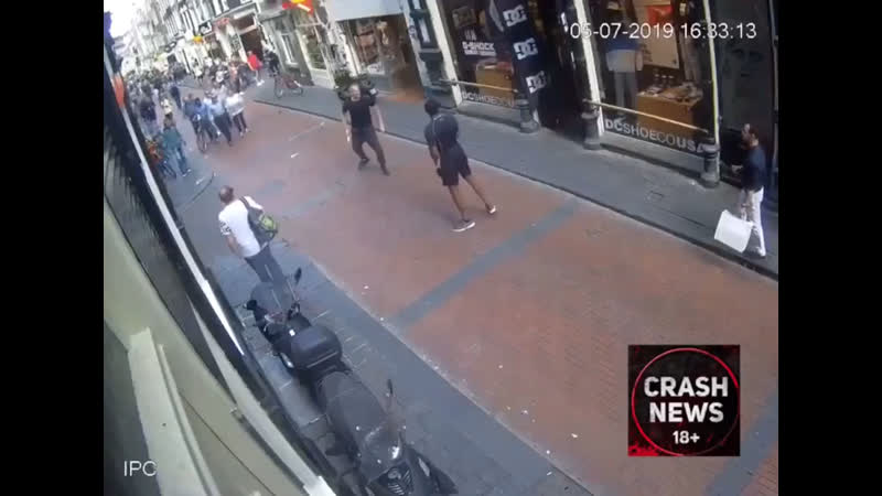 В амстердаме на улице красных