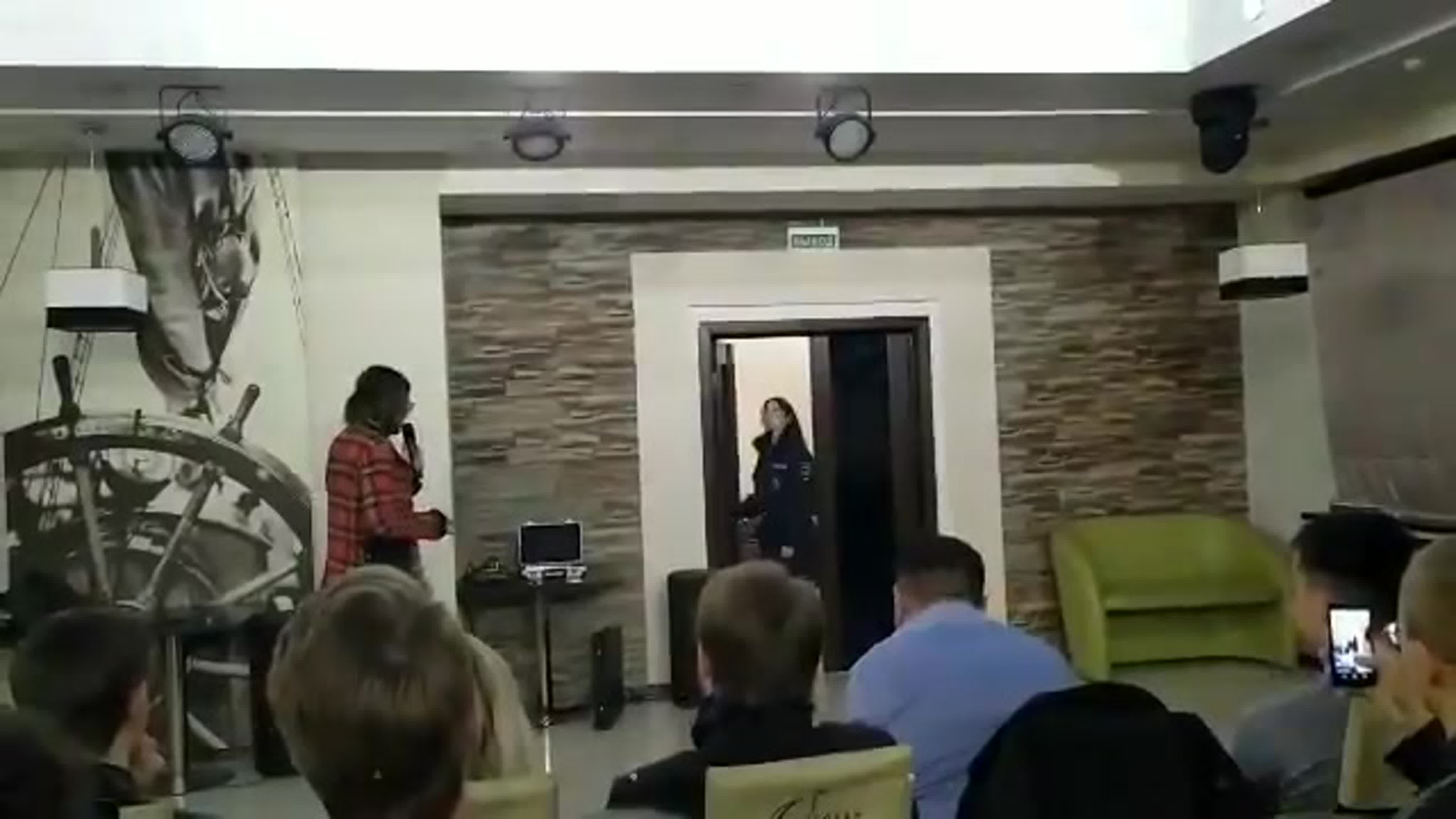 Полиция пришла на лекцию михаила светова в астрахани watch online