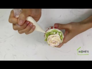 How to pipe purple fringe rose and decorate buttercream flower cupcake