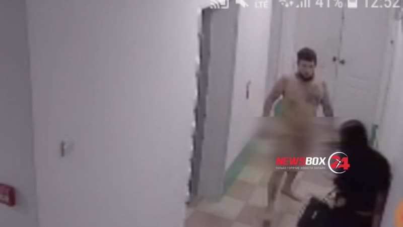В уссурийске голый мужчина избил девушку в подъезде