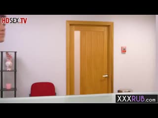 После массажа парень устроил грудастым подружкам mp4
