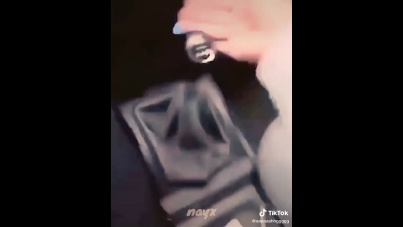 Это видео снято в деревне, скрытой в пиве