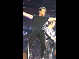 This video of @joejonas and @sophiet is the cutest happinessbeginstour @