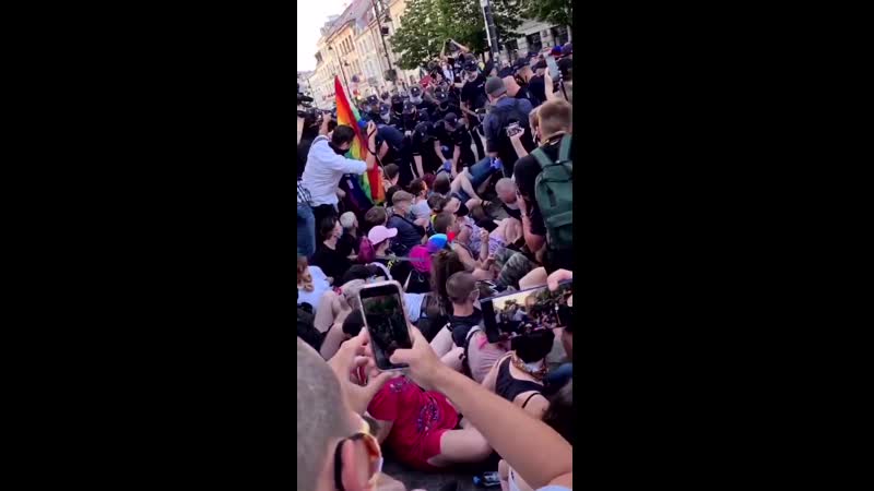 Идут porn video – 🇵🇱 в польше идут протесты за права представителей лгбт акция протеста против суда над трансгендерной женщиной малгожатой шутови