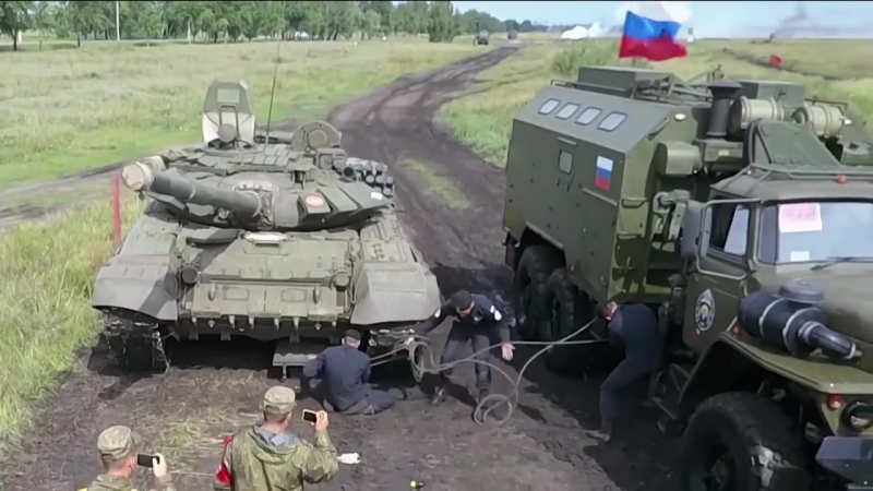 Russian pit stop russians lifting a tank with a pneumatic jack