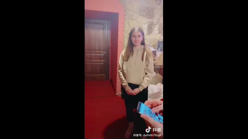 Мерзкий китаец предлагает девочек китайцам же (украина)